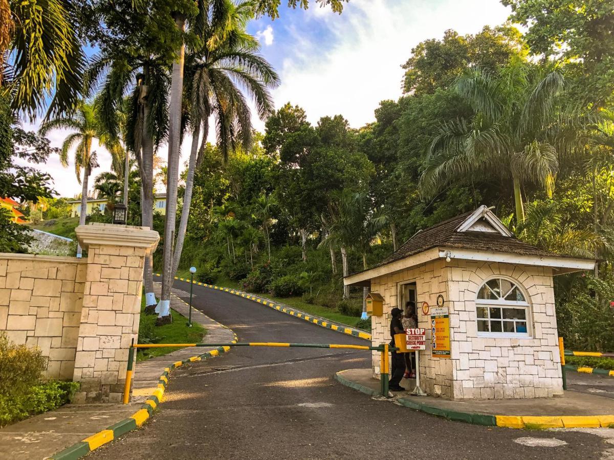 E 20 Mystic Ridge Ocho Rios Apartment ภายนอก รูปภาพ