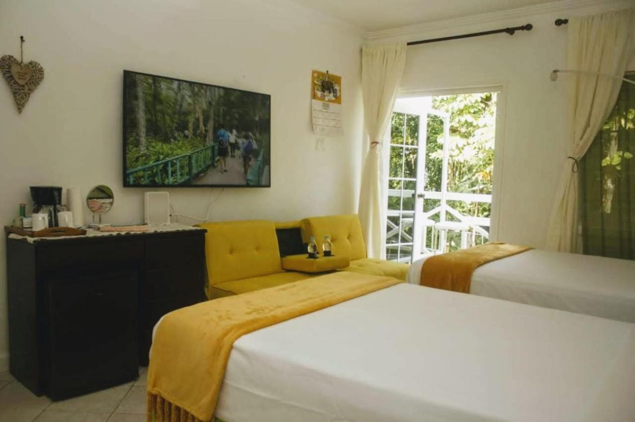 E 20 Mystic Ridge Ocho Rios Apartment ภายนอก รูปภาพ